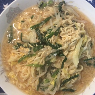 野菜たっぷり♪ニラ玉ラーメン